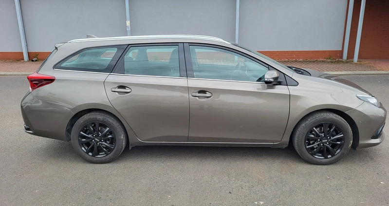 Toyota Auris cena 62700 przebieg: 89000, rok produkcji 2018 z Boguchwała małe 232
